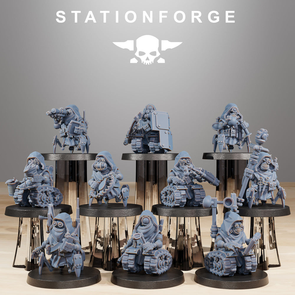 Tech Priests Scavenger Salvagers (10 Units), 28mm heroic scale unpainted resin