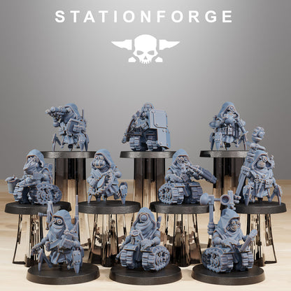 Tech Priests Scavenger Salvagers (10 Units), 28mm heroic scale unpainted resin