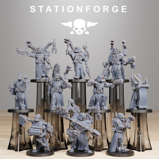 Tech Priests Scavenger Vicars (10 Units), 28mm heroic scale unpainted resin
