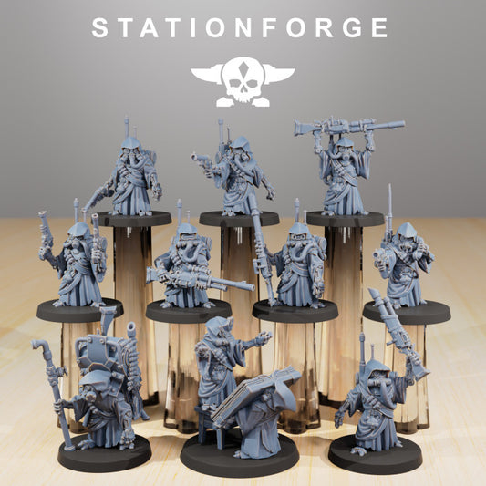 Scavenger Junkards, Tech Priests proxy miniature, 28mm heroic scale unpainted resin