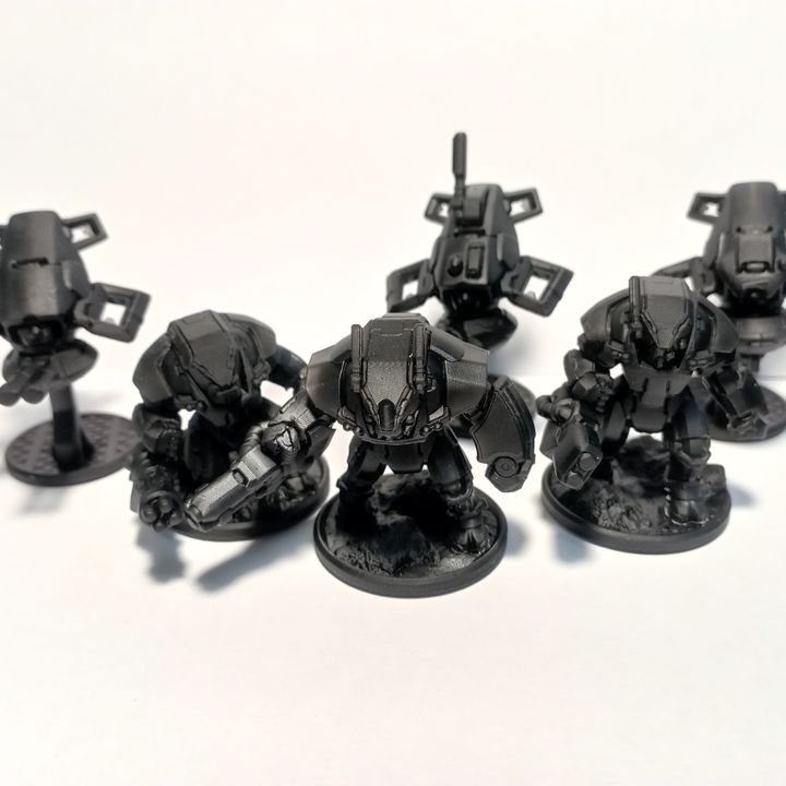Tuai Shadow Combat Suits, proxy miniature, 28mm heroic scale unpainted resin