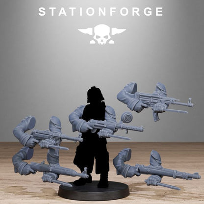 Grim Guard German Weapons Pack, Imperial Army resin conversion bits, squad, 28mm heroic scale unpainted resin, view 7