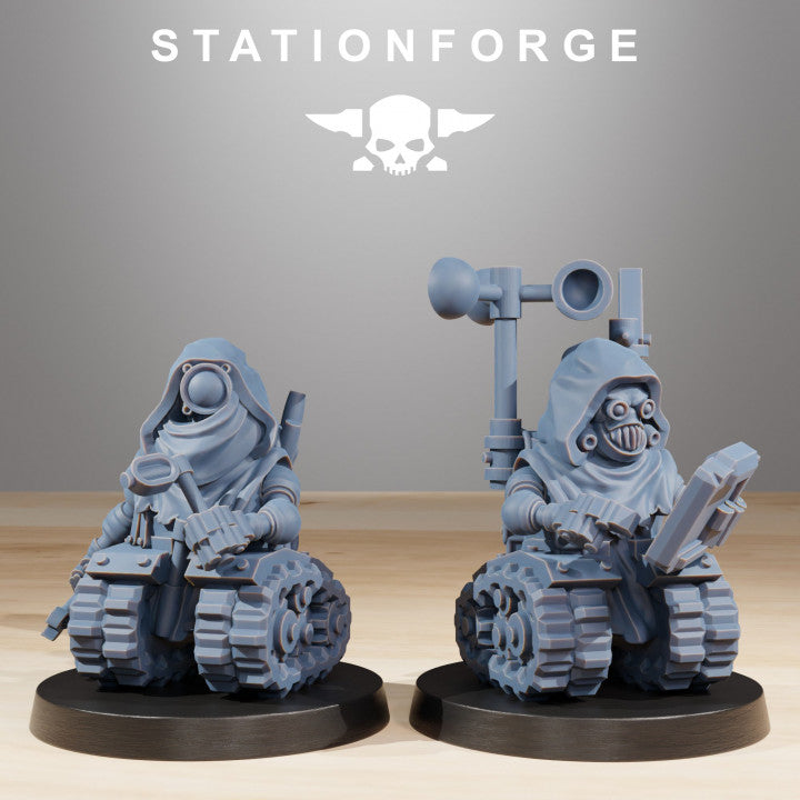 Tech Priests Scavenger Salvagers (10 Units), 28mm heroic scale unpainted resin, view 3