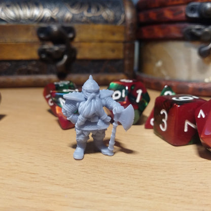 Dwarf Hero, resin miniature, 28mm heroic scale unpainted resin