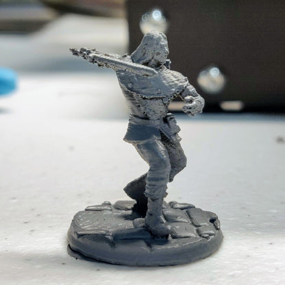 Elf Rogue, resin miniature, 28mm heroic scale unpainted resin, view 3
